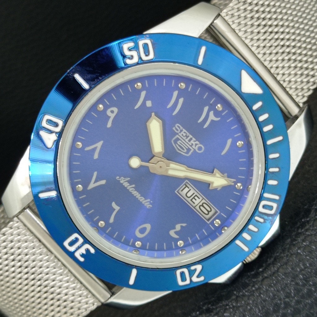 Vintage 1984 Seiko Diver Automatic Mens Silver Watch WDaydate  Blue Accents